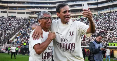 Fabián Bustos felicitó la clasificación de la 'U' a octavos de la Libertadores.