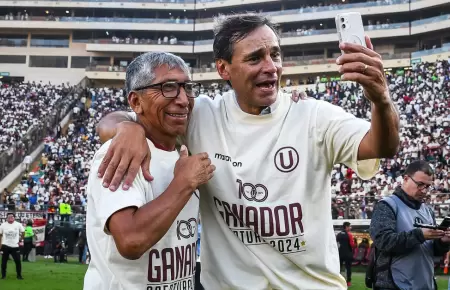 Fabián Bustos felicitó la clasificación de la 'U' a octavos de la Libertadores.