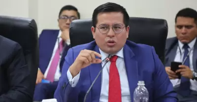 Abogado Benji Espinoza cuestiona estrategia de la Fiscalía sobre el caso Rolex.