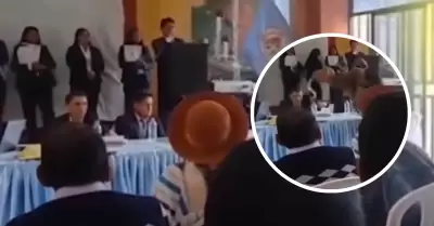 Arrojan orina a alcalde distrital en Junín.
