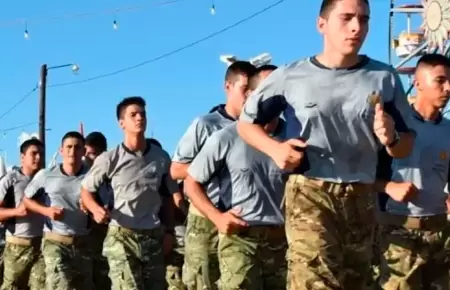 Gobierno de Milei relanza servicio militar voluntario en Argentina.