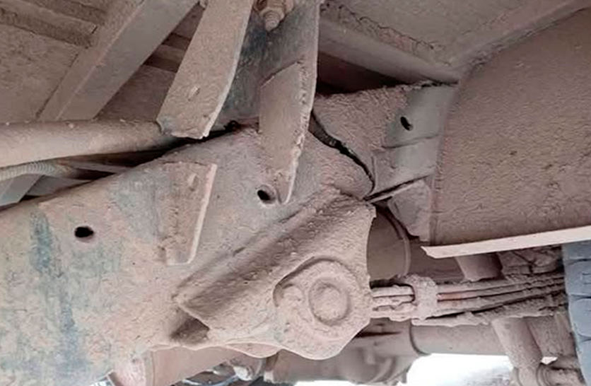 Chasis de ambulancia se parte en dos y pone en peligro a paciente gravemente herido.