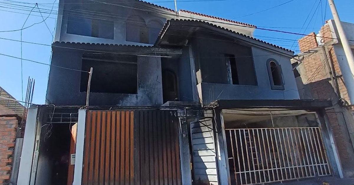 Vivienda en Cerro Colorado qued inhabitable tras incendio.