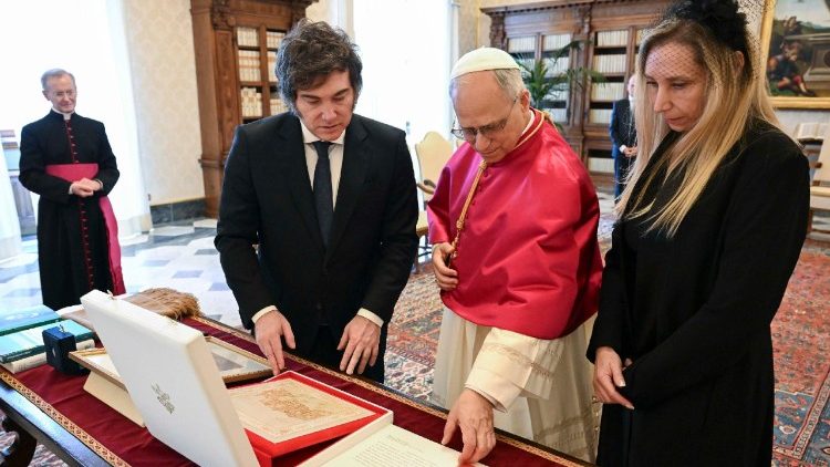 Papa Len XIV y Javier Milei.