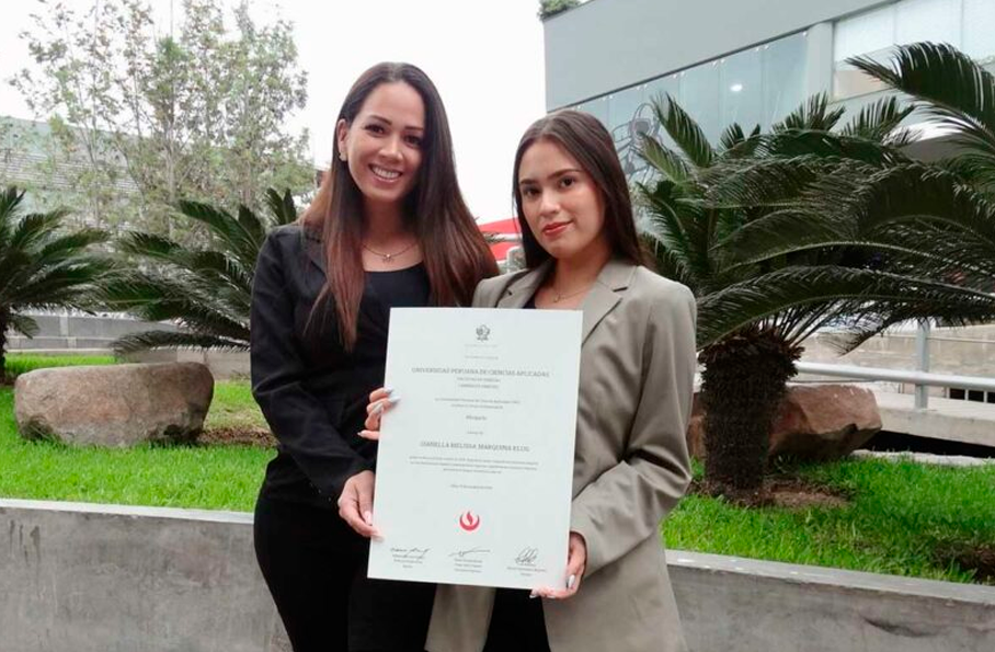 Melissa Klug cuando Gianella Marquina se gradu como abogada.