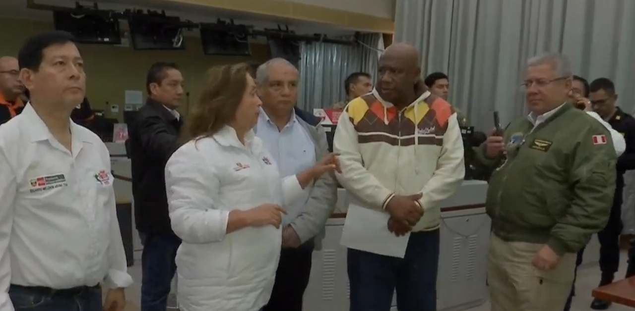 Dina Boluarte llega al COEN para monitorear las incidencias por el sismo de magnitud 6.1
