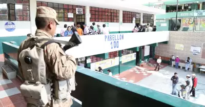 JNE presenta proyecto de ley que busca asegurar el voto de militares y policías.