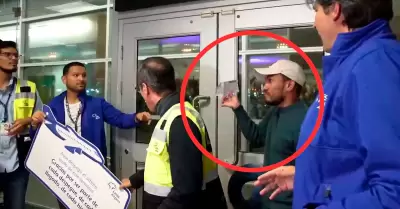Último pasajero del antiguo terminal Jorge Chávez casi pierde su vuelo.