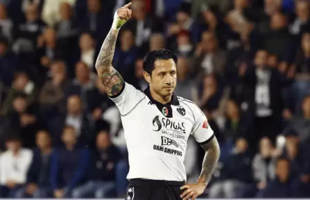 Giancula Lapadula no logra ascender con el Spezia a la Serie A de Italia.