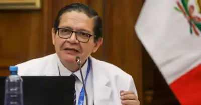 Presidente de EsSalud no cumpliría con los requisitos mínimos para el cargo.