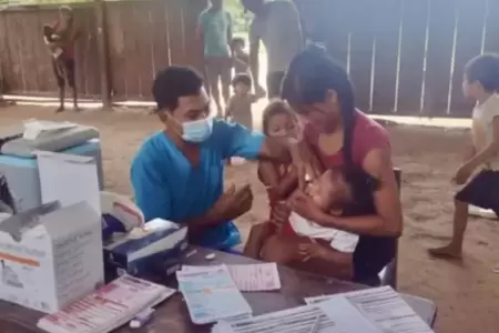 Vacunacin por tos ferina en zonas alejadas de Loreto