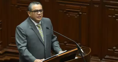 Exministro Juan Jos Santivez acusado por abuso de autoridad.