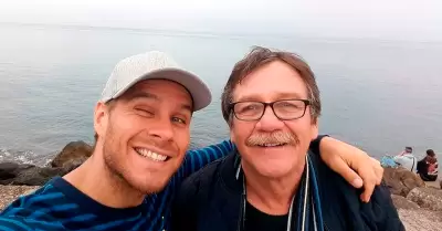 Miguel Arce publica foto con su padre.