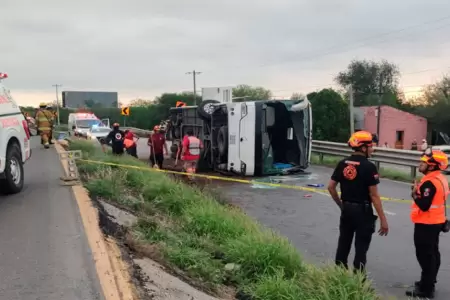 Volcadura de un autobs en Nuevo Len.