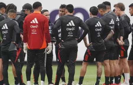 La Selección Peruana desconvocó a 2 jugadores por lesión.