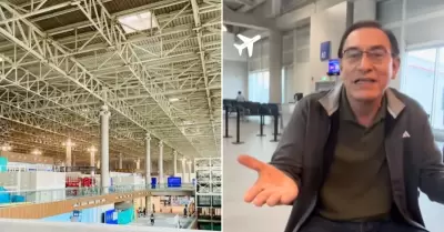 Martín Vizcarra critica techo del aeropuerto.