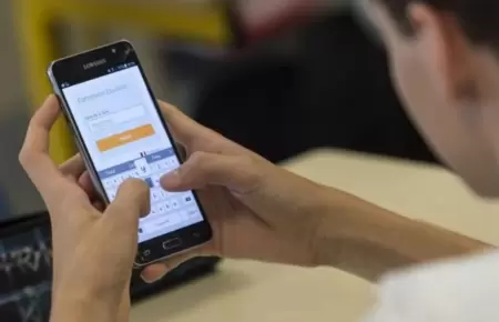 Nueva York aplicar prohibicin de celulares en colegios pblicos