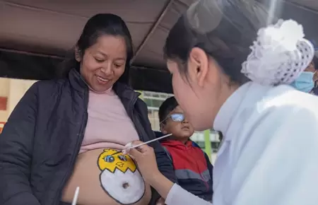 Realizan Feria por la Semana de la Maternidad Saludable en Huancavelica y Ayacuc