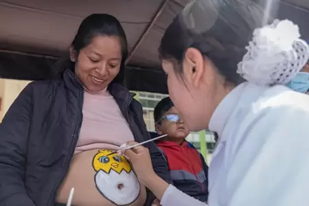 Realizan Feria por la Semana de la Maternidad Saludable en Huancavelica y Ayacuc