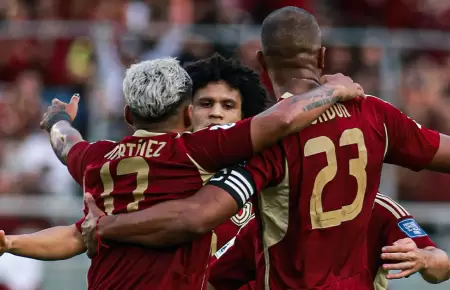 Venezuela venci 2-0 a Bolivia y suea con ir al Mundial.