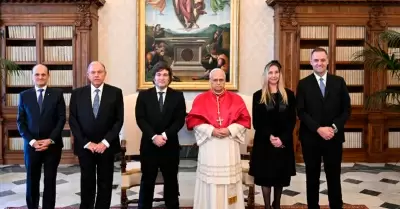 Papa León XIV junto al presidente de Argentina, Javier Milei.