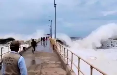 Oleajes anmalos en Per.