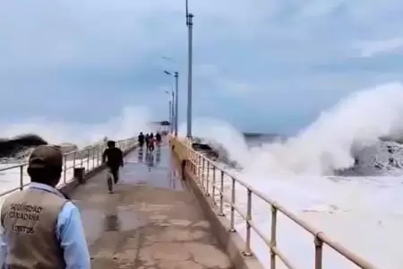 Oleajes anmalos en Per.