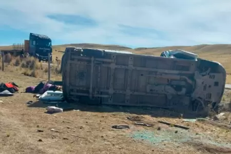 Cantante y animador fallecen tras accidente de minivn en Cusco.