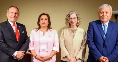 Dina Boluarte en Francia.