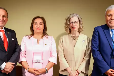 Dina Boluarte en Francia.