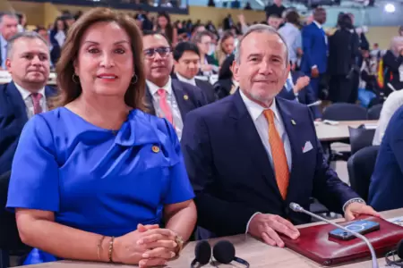 Congresistas deben asumir responsabilidades por aprobar viaje de Boluarte a Fran