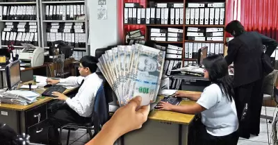 Aprueban dictamen para otorgarle CTS y gratificación a trabajadores CAS.