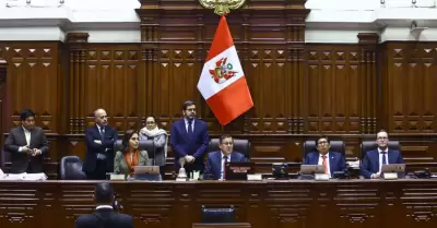 Congreso aprueba volver a votar el proyecto de reelección de autoridades.