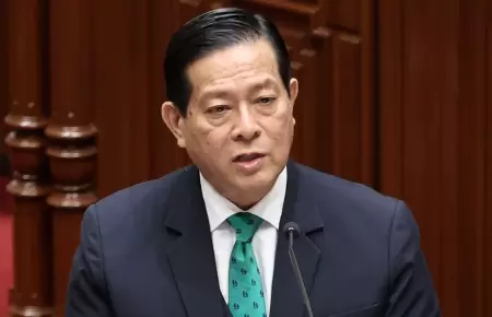 Eduardo Arana ante el Pleno del Congreso.
