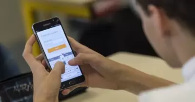 Ejecutivo promulga ley que regula uso de celulares en colegios públicos y privad