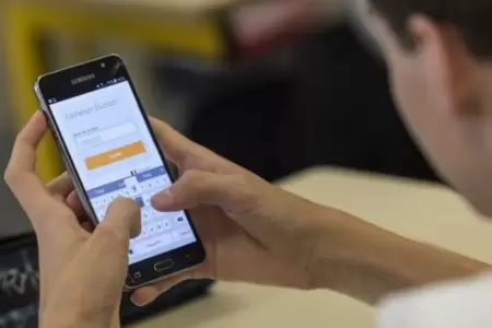 Ejecutivo promulga ley que regula uso de celulares en colegios pblicos y privad
