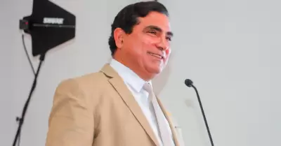 Gobernador Luis Neyra.