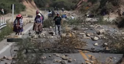 Bloqueos agudiza la economía en Bolivia.