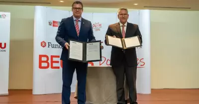 Fundación Romero ofrece 250 mil becas para docentes de colegios públicos.