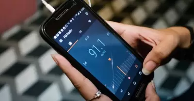 Lady Camones pide aprobar PL para habilitar radio en celulares.