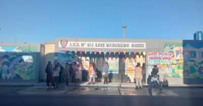 Padres de familia del colegio Luis Banchero Rossi