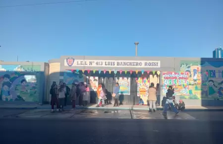 Padres de familia del colegio Luis Banchero Rossi