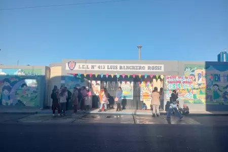 Padres de familia del colegio Luis Banchero Rossi