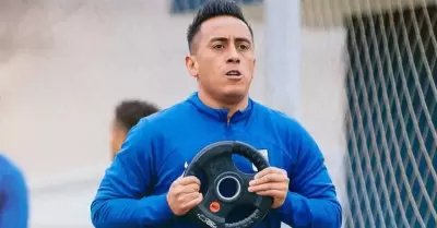 Christian Cueva entrenó por primera vez con el plantel de Emelec.