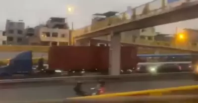 Tránsito paralizado en la Panamericana Sur en VES.