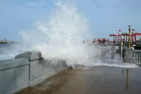 Oleajes intensos en el litoral peruano.