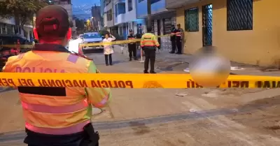 Ladrón pierde la vida a manos de su cómplice en Comas.