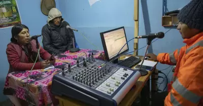 100 aos de la radio en Per