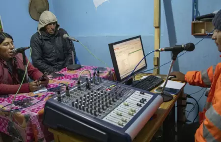100 aos de la radio en Per