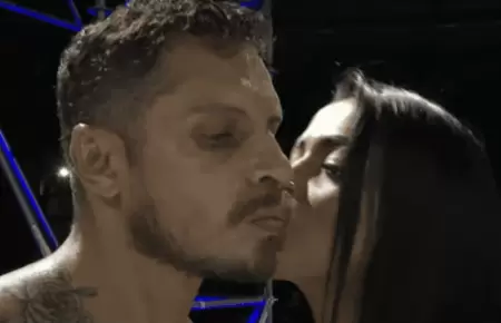Onelia Molina le da tierno beso a Nico Ponce